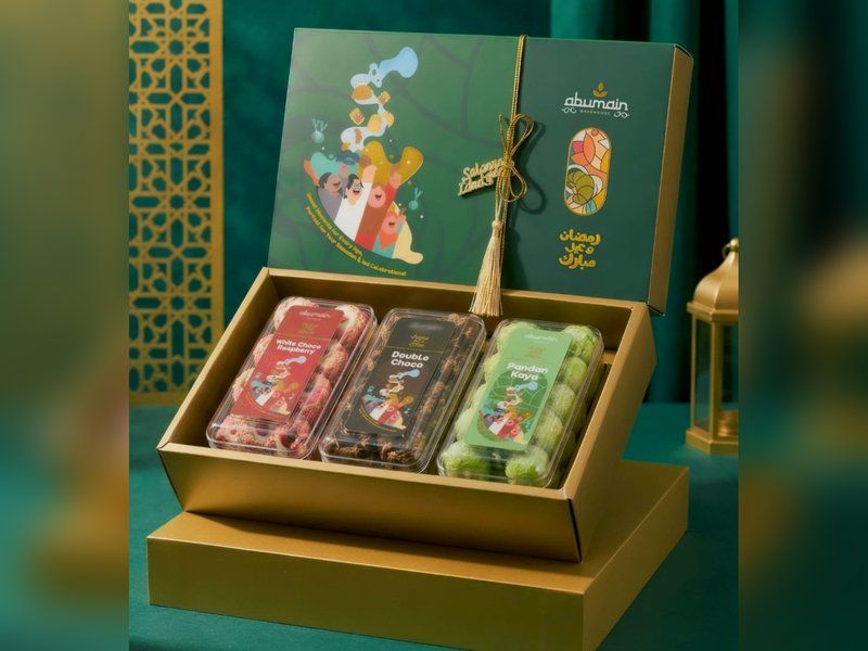 Box hampers Ramadan Abumain isi 3 toples cookies
