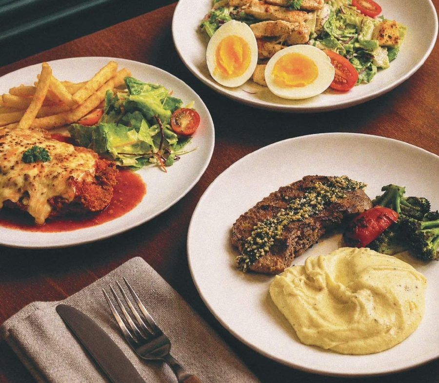 Chicken Parmigiana, Chicken Caesar Salad, dan Tenderloin Steak with Chimichurri di Abumain Bake and Bistro